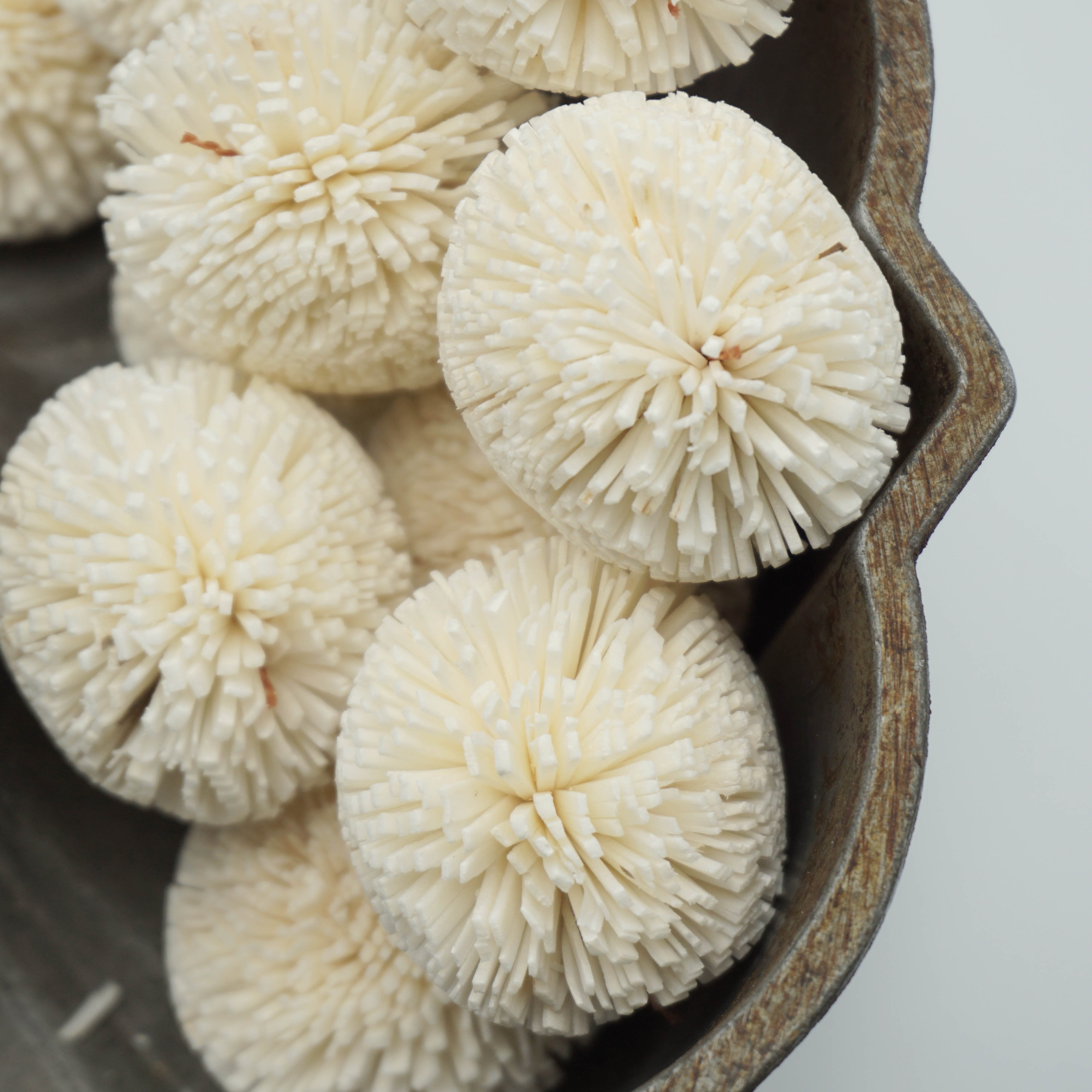 Pom-pom™ flower - set of 12 - 1.5 inches _sola_wood_flowers