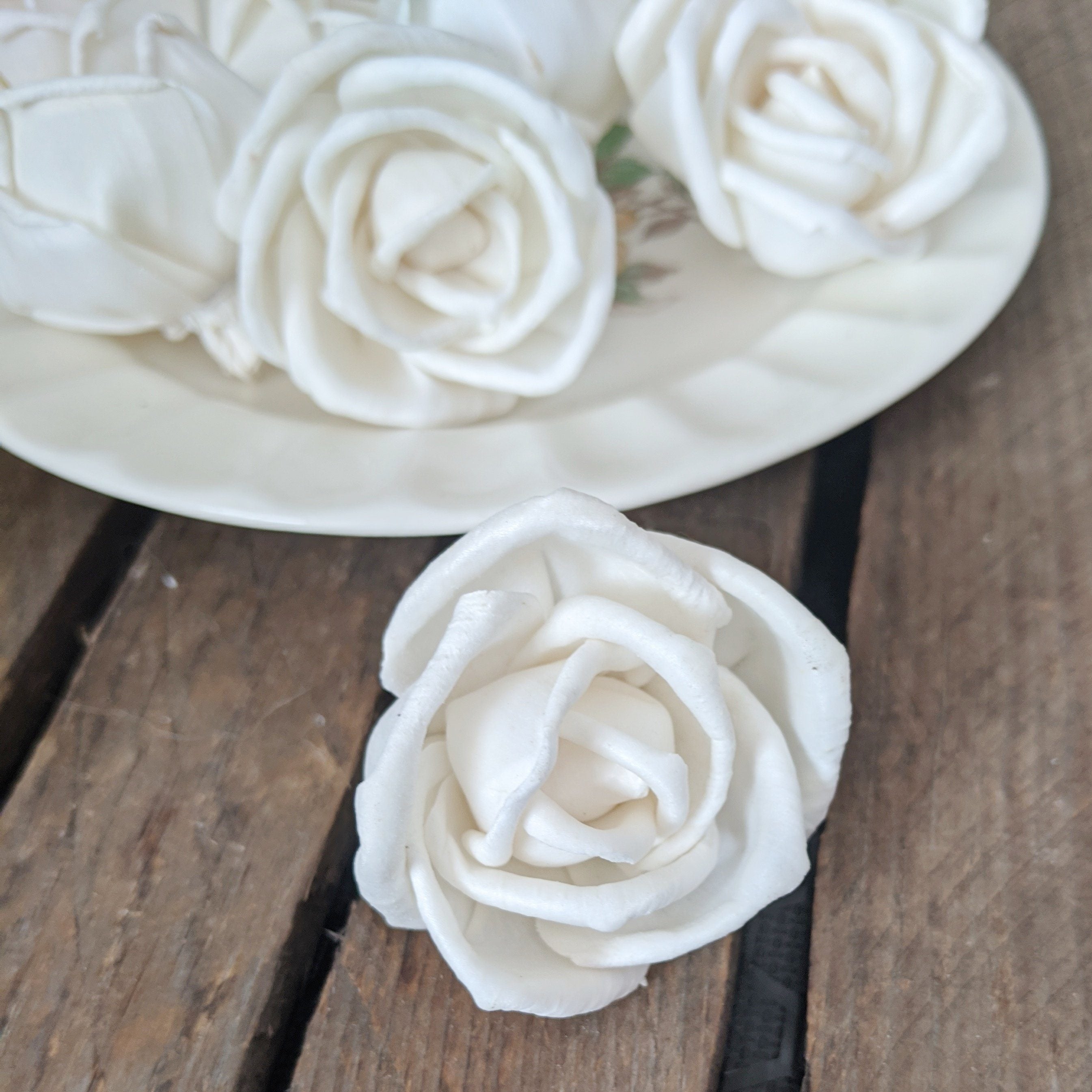 Thelma™  sold by the dozen - 1.5 inch _sola_wood_flowers