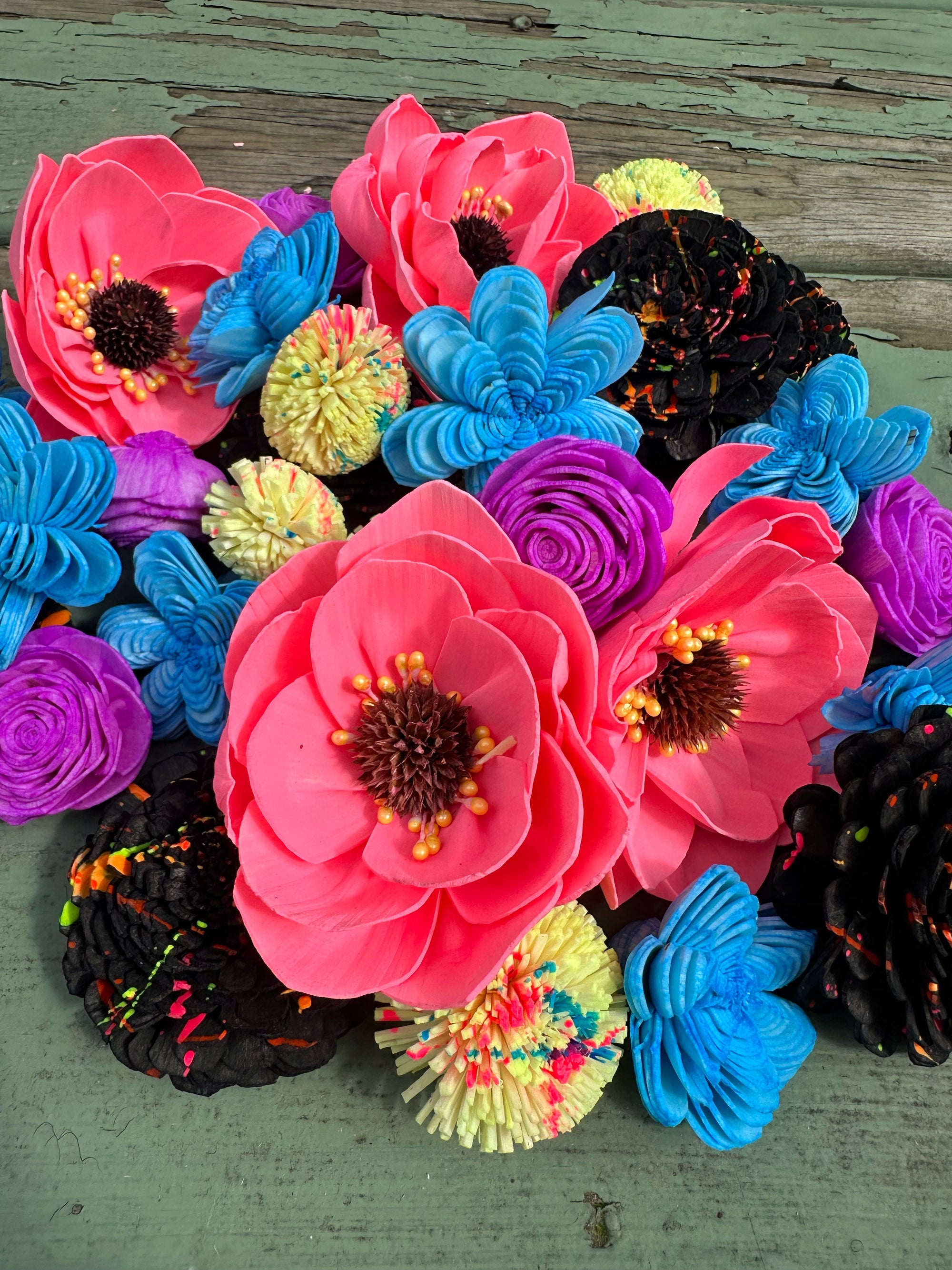 Roller Derby  - Dyed Sola Wood Flower Assortment