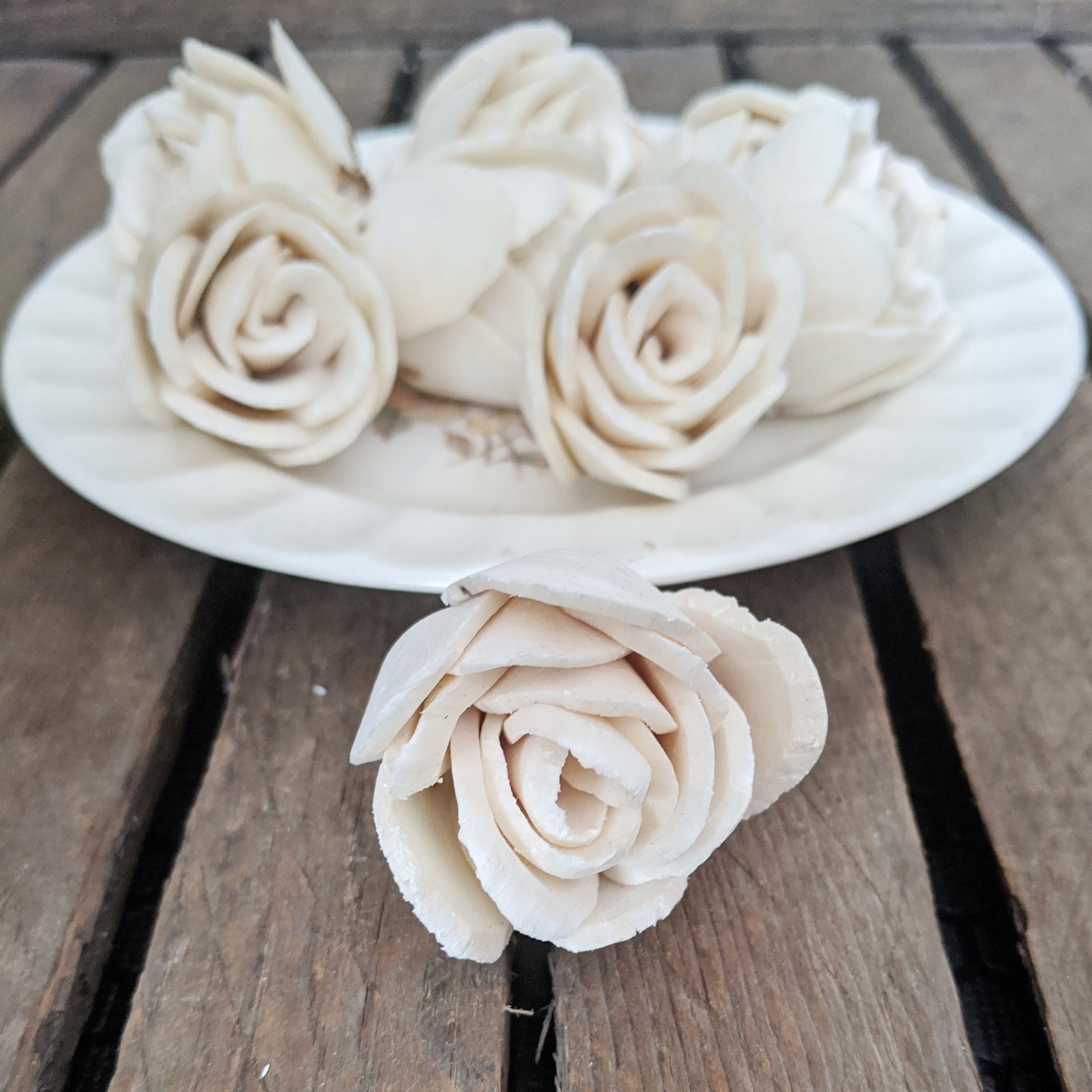 Chippy™- set of 12-  1.5 inches _sola_wood_flowers