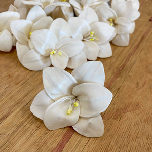 Trillium™ - set of 12 - 2.5 inches _sola_wood_flowers